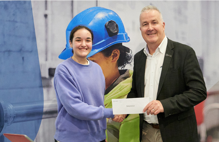 No&eacute;my Guitard re&ccedil;oit la bourse Jocelyne-Meunier-Desjardins  